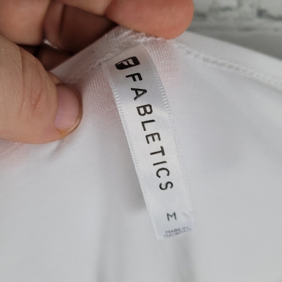 FABLETICS | scoop neck short sleeve stretch athletic workout tencel top - Picture 4 of 7